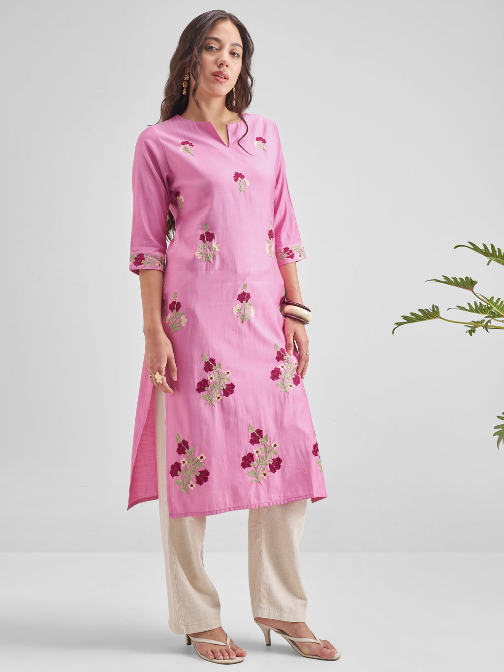 Vishudh Women Pink Embroidered Straight Kurta - Pink - Image 4
