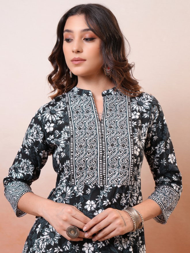 Vishudh women Black Printed Fit And Flare Dress - Black - Image 2