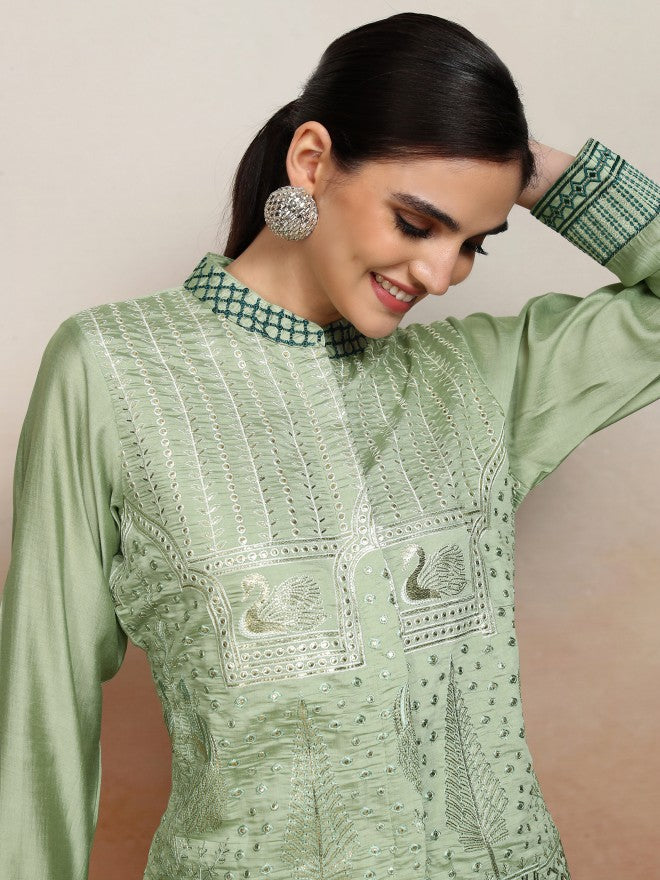 Vishudh Women Green Embroidered Kurta With Trouser - Green - Image 2