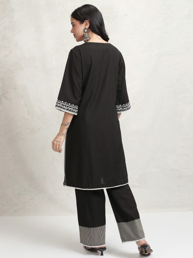 Vishudh Women Black Embroidered Kurta With Trouser - Black - Image 3