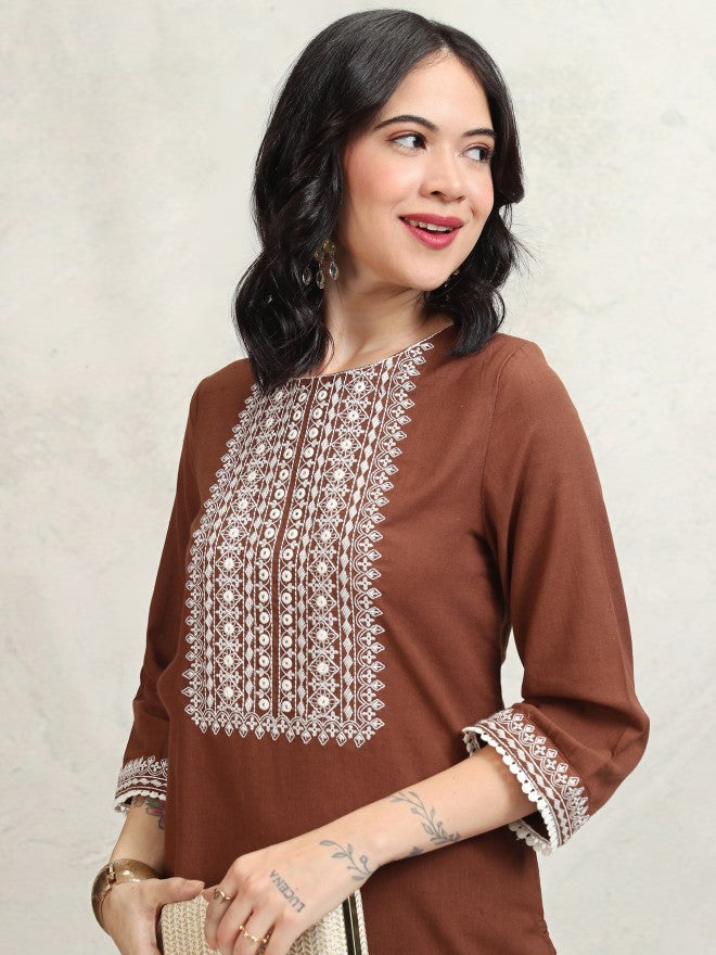 Vishudh Women Brown Embroidered Kurta With Trouser - Brown - Image 2