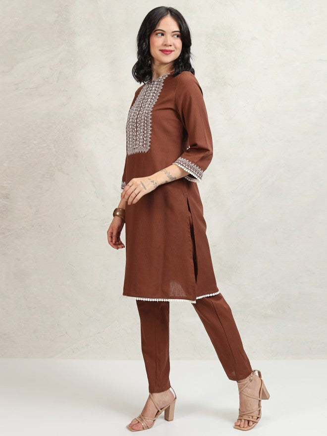 Vishudh Women Brown Embroidered Kurta With Trouser - Brown - Image 4