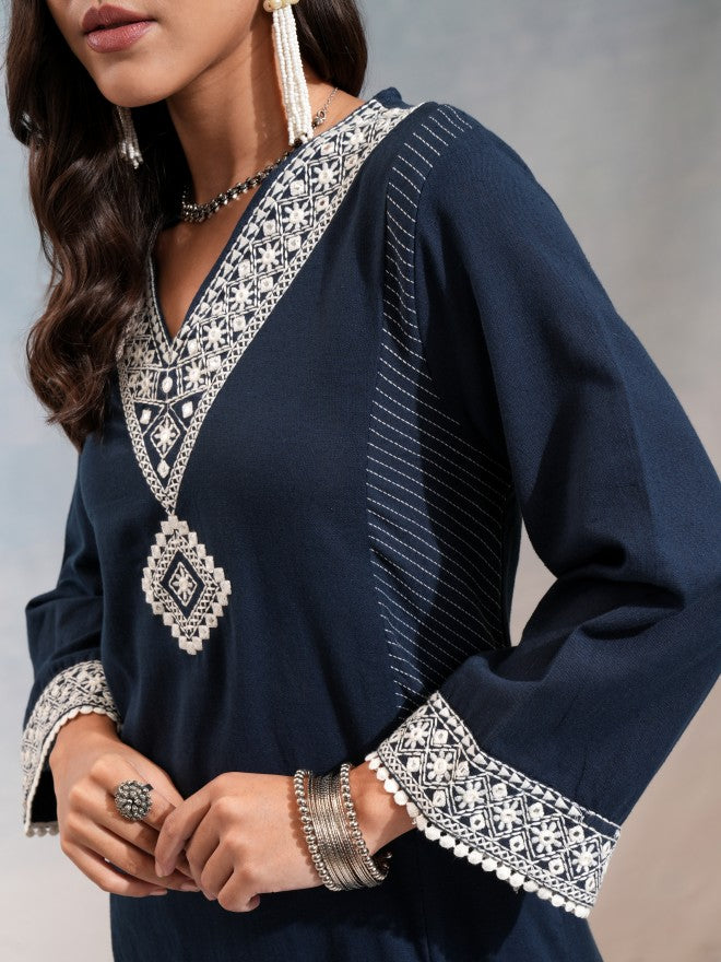 Vishudh Women Blue Embroidered Kurta With Trouser - Blue - Image 5