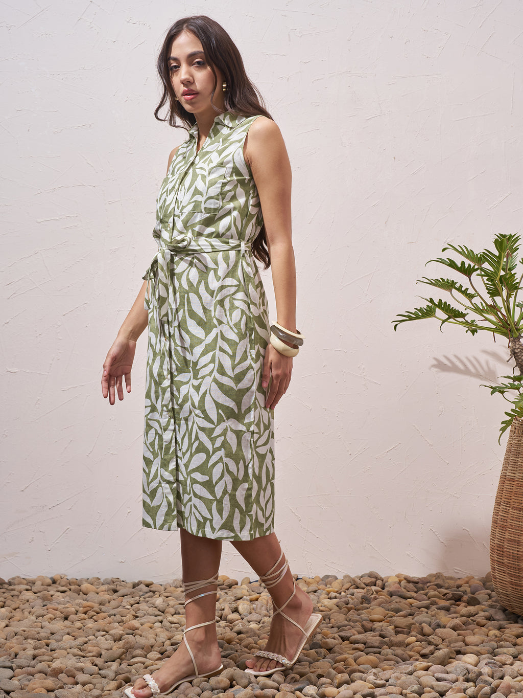 Vara By Vishudh Women Green Printed Sheath Dress - Green - Image 2