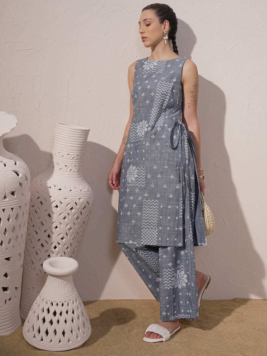 Vara By Vishudh Women Blue Printed Kurta With Palazzo - Blue - Image 2