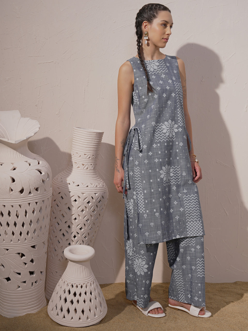 Vara By Vishudh Women Blue Printed Kurta With Palazzo - Blue - Image 4