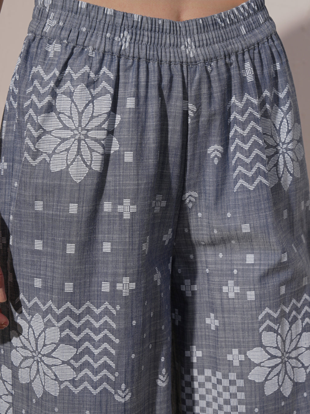 Vara By Vishudh Women Blue Printed Kurta With Palazzo - Blue - Image 7