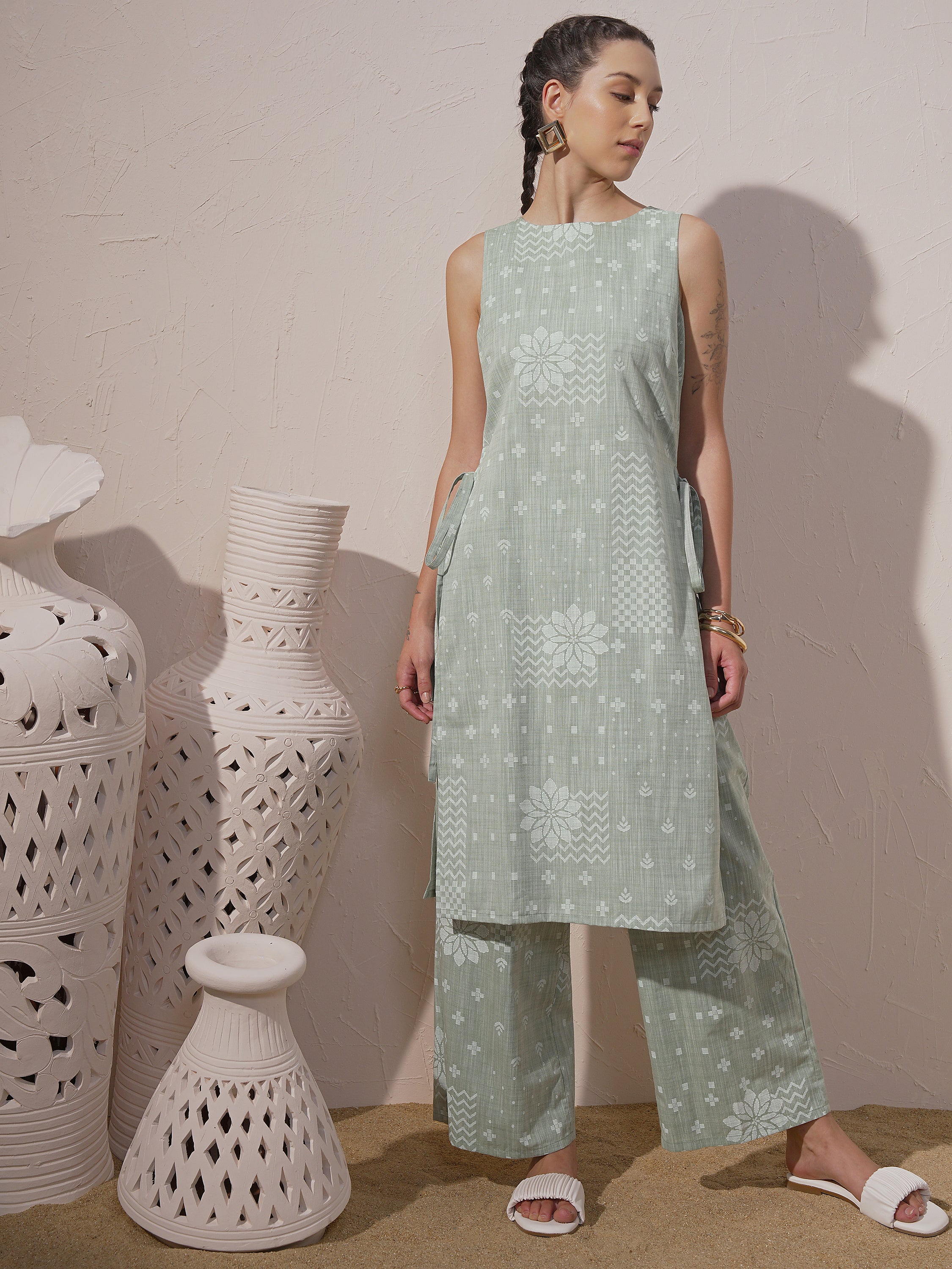 Vara By Vishudh Women Green Printed Kurta With Palazzo - Green - Image 1