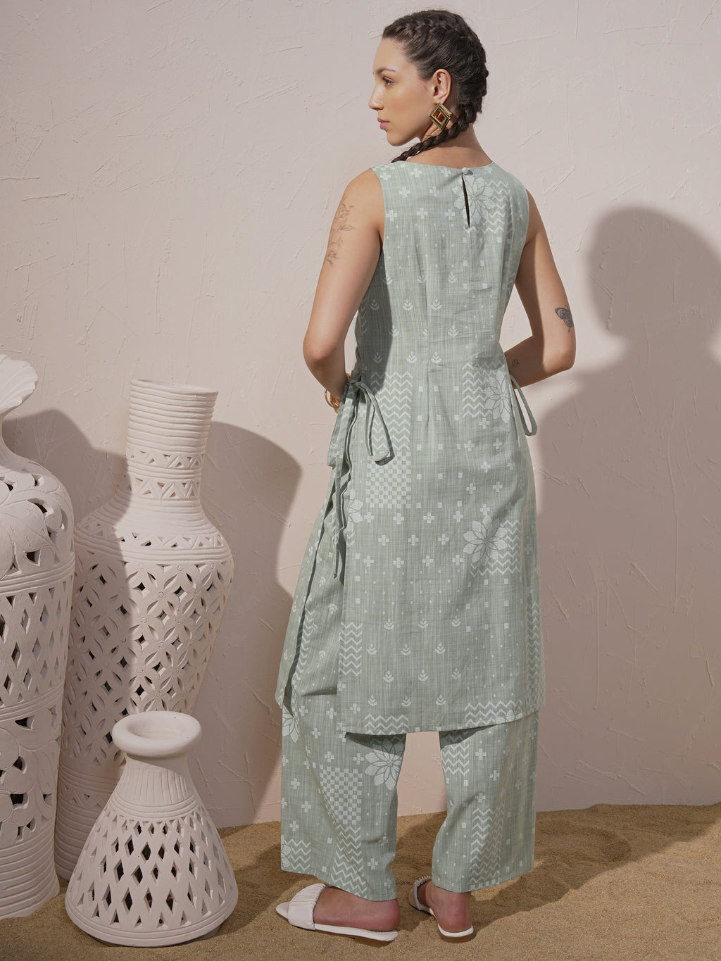 Vara By Vishudh Women Green Printed Kurta With Palazzo - Green - Image 3