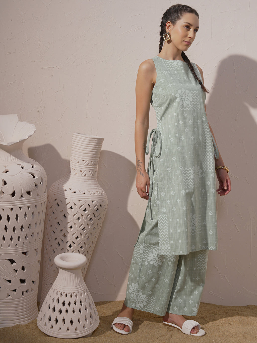Vara By Vishudh Women Green Printed Kurta With Palazzo - Green - Image 4