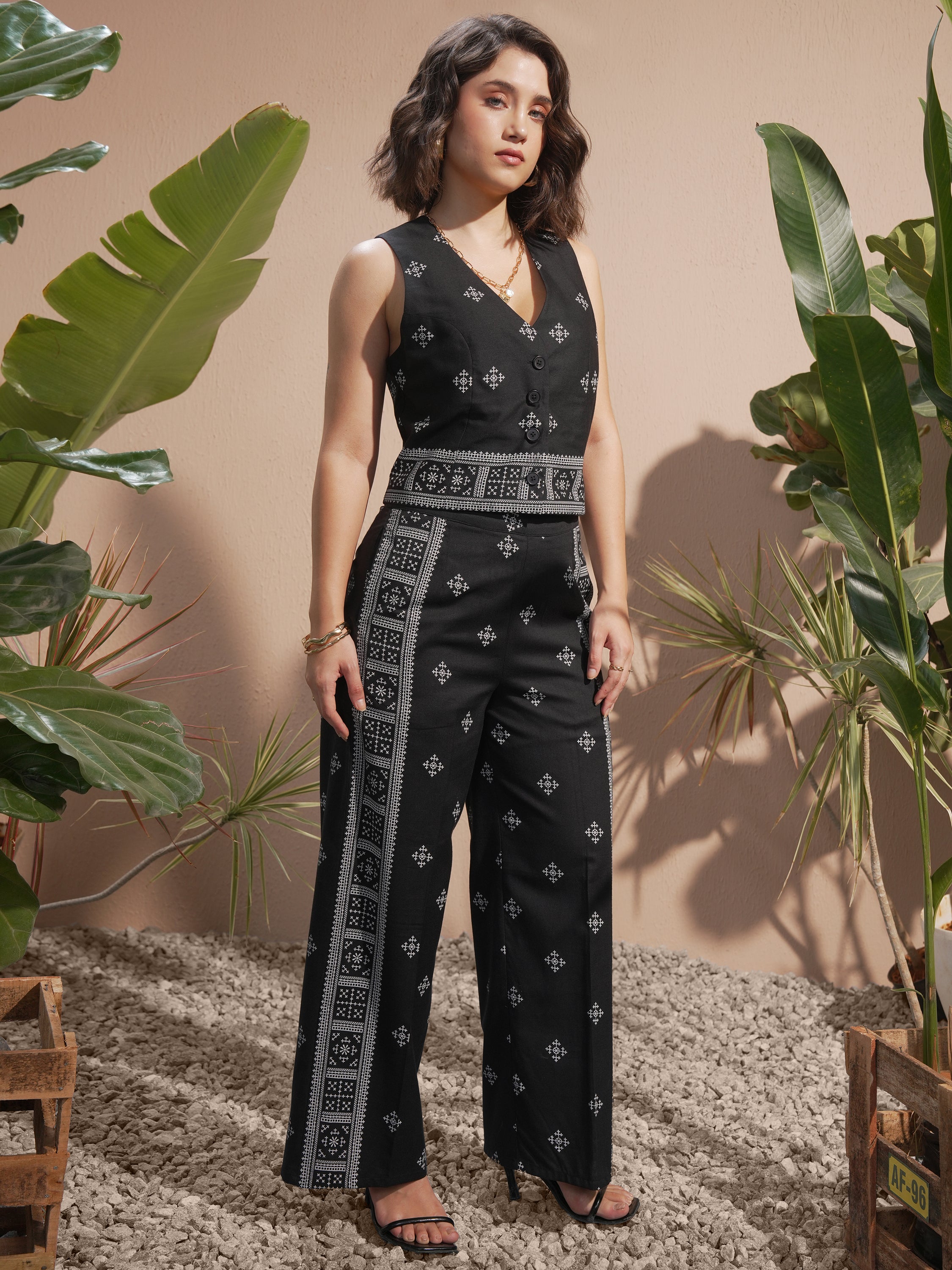 Vara By Vishudh Women Black Blazer With Palazzos - Black - Image 4