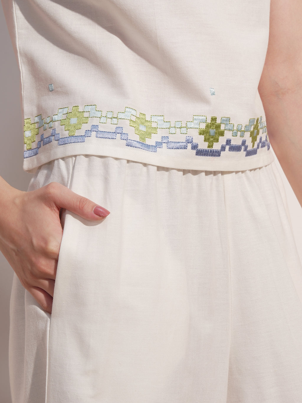 Vara By Vishudh Women White Top With Trouser - White - Image 7