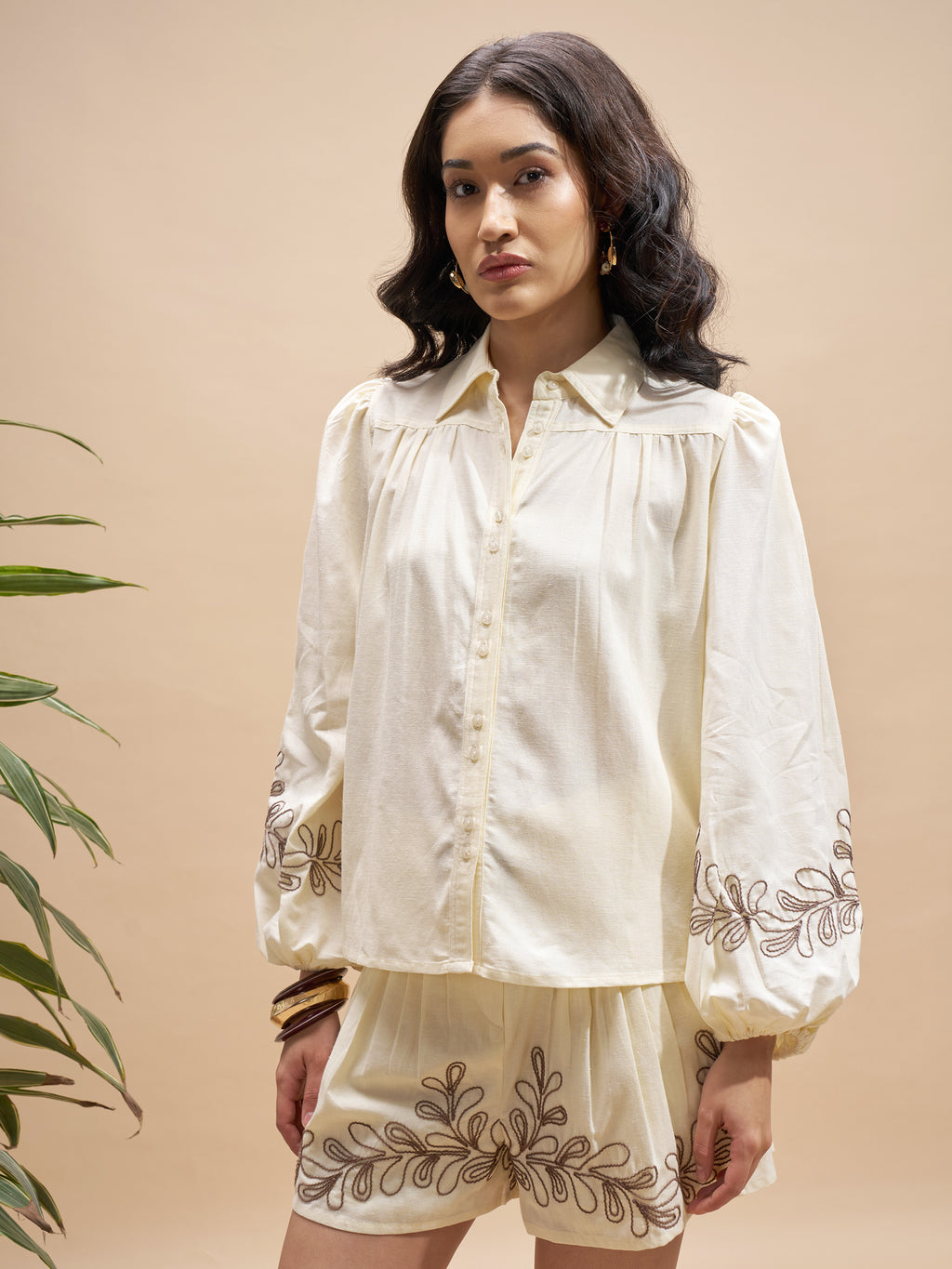 Vara By Vishudh Women Cream Shirt With Shorts Co-Ords - Cream - Image 4