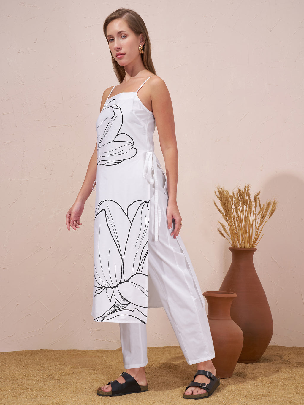 Vara By Vishudh Women White Printed Kurta With Trouser