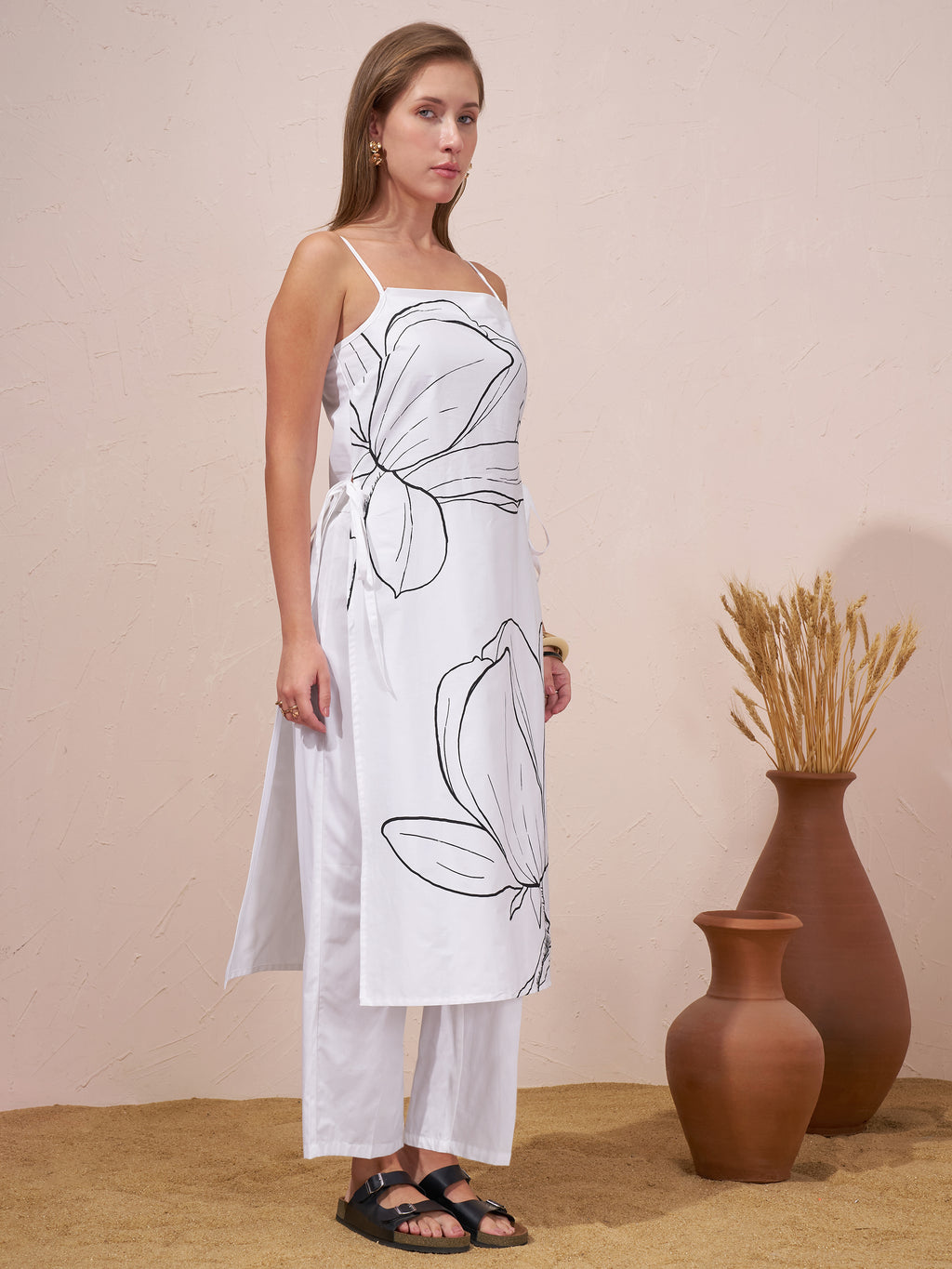 Vara By Vishudh Women White Printed Kurta With Trouser