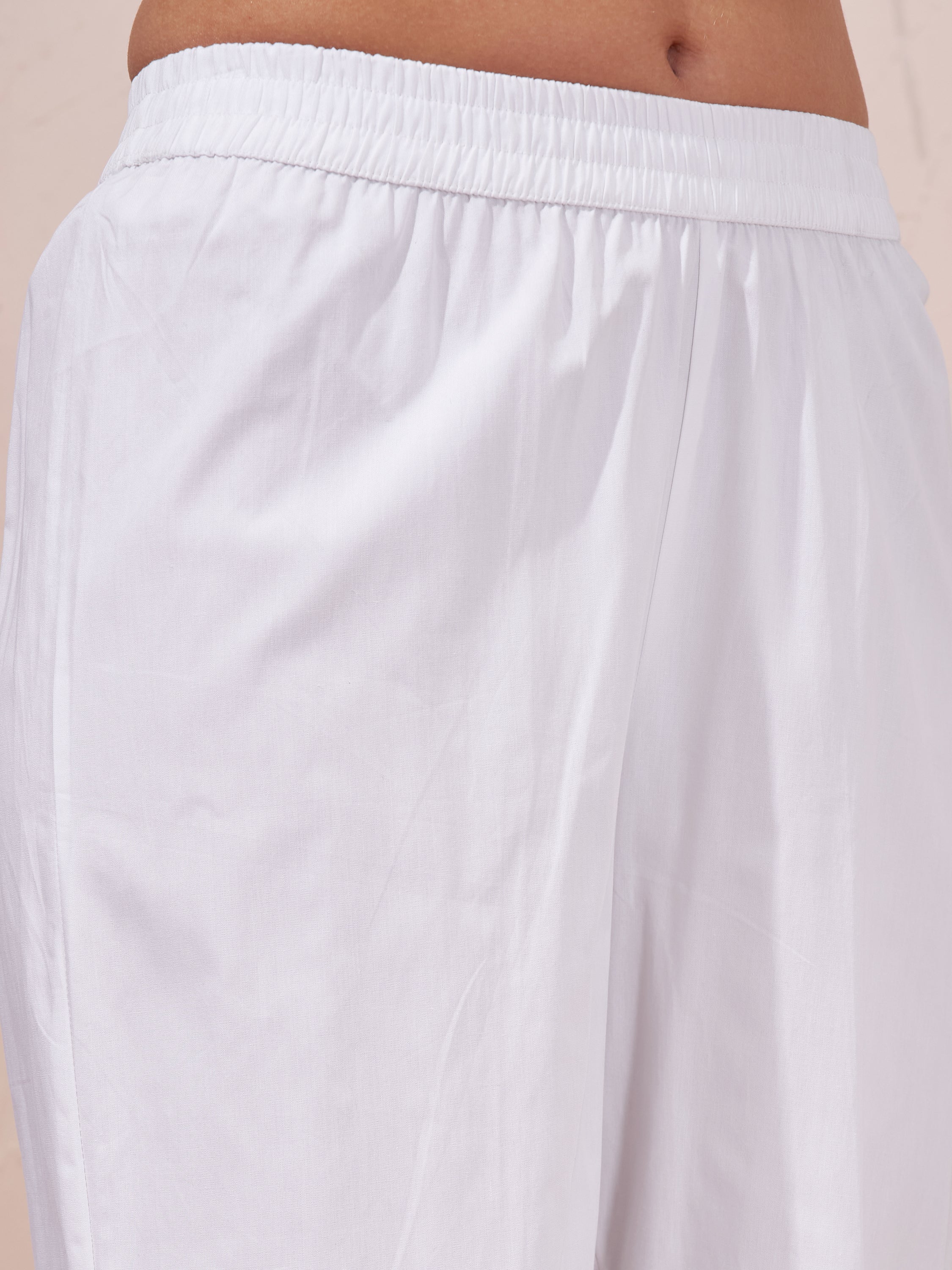 Vara By Vishudh Women White Printed Kurta With Trouser