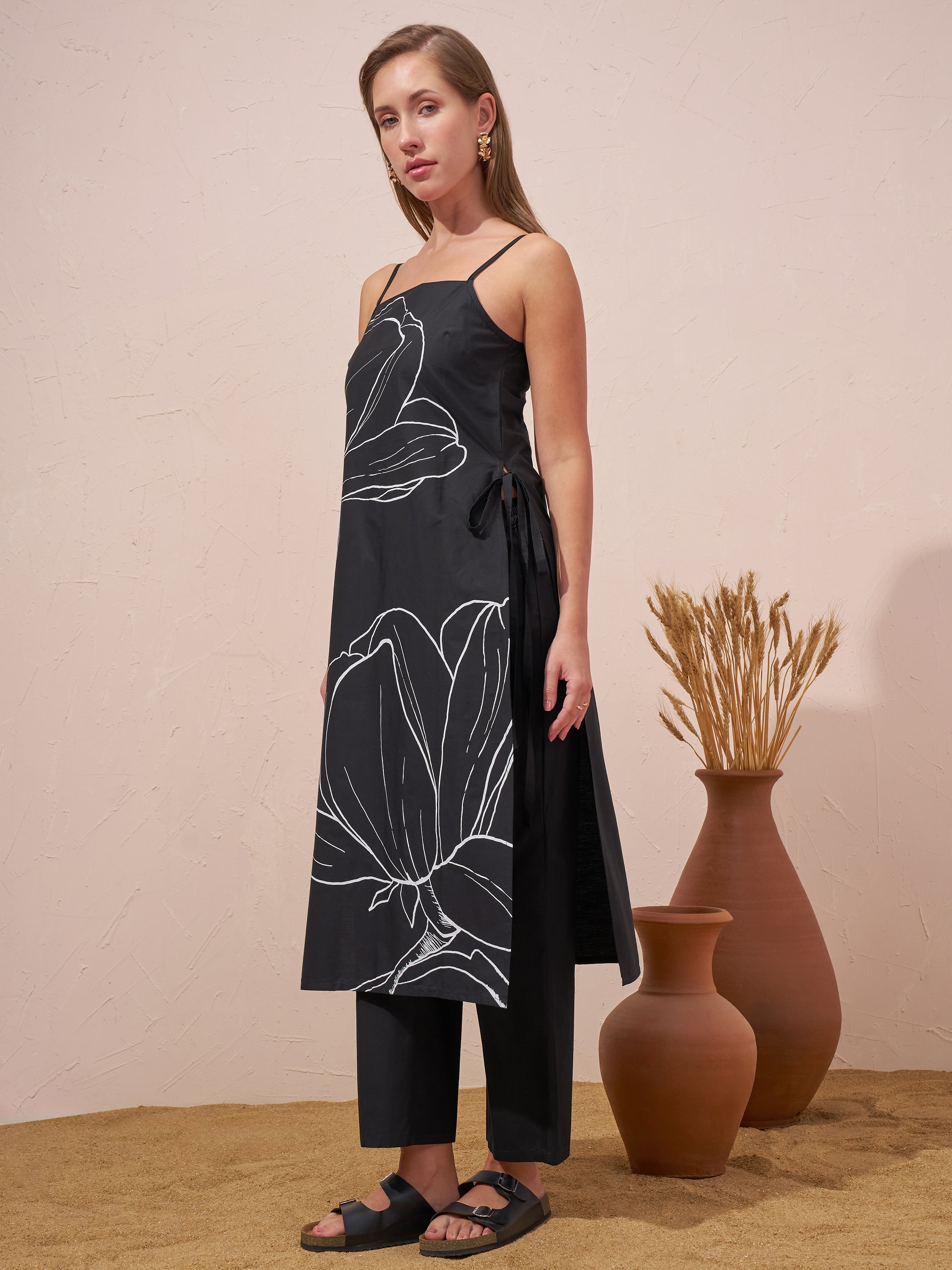 Vara By Vishudh Women Black Printed Kurta With Trouser