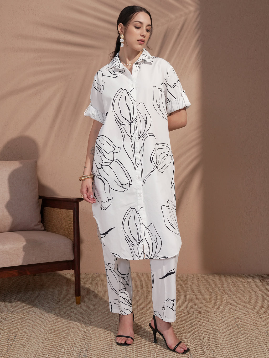 Vara By Vishudh Women White Printed Kurta With Trouser - White - Image 1