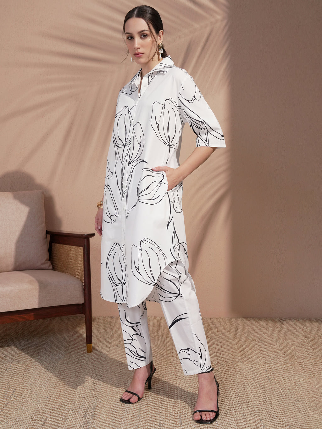 Vara By Vishudh Women White Printed Kurta With Trouser - White - Image 2