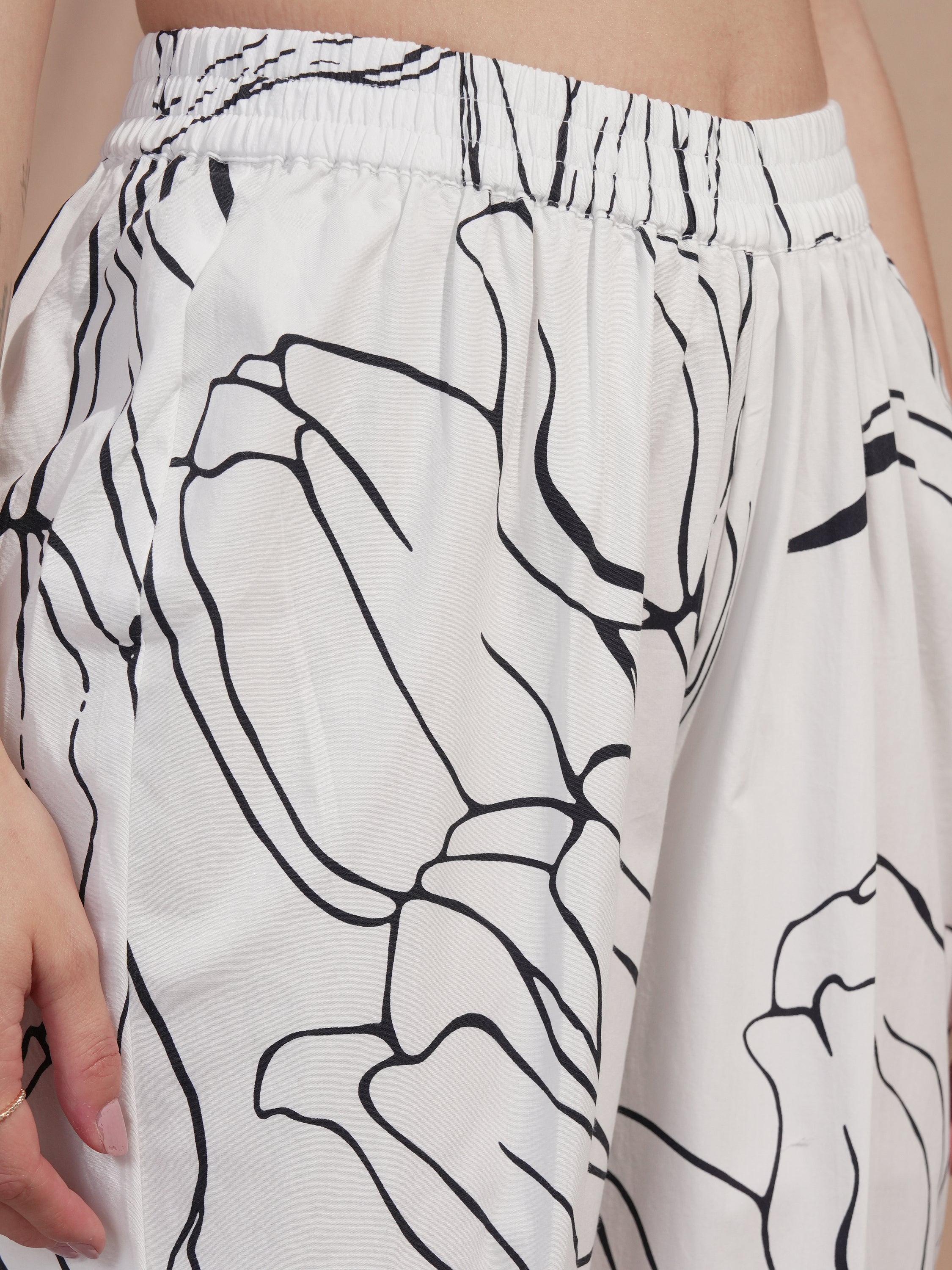 Vara By Vishudh Women White Printed Kurta With Trouser - White - Image 7