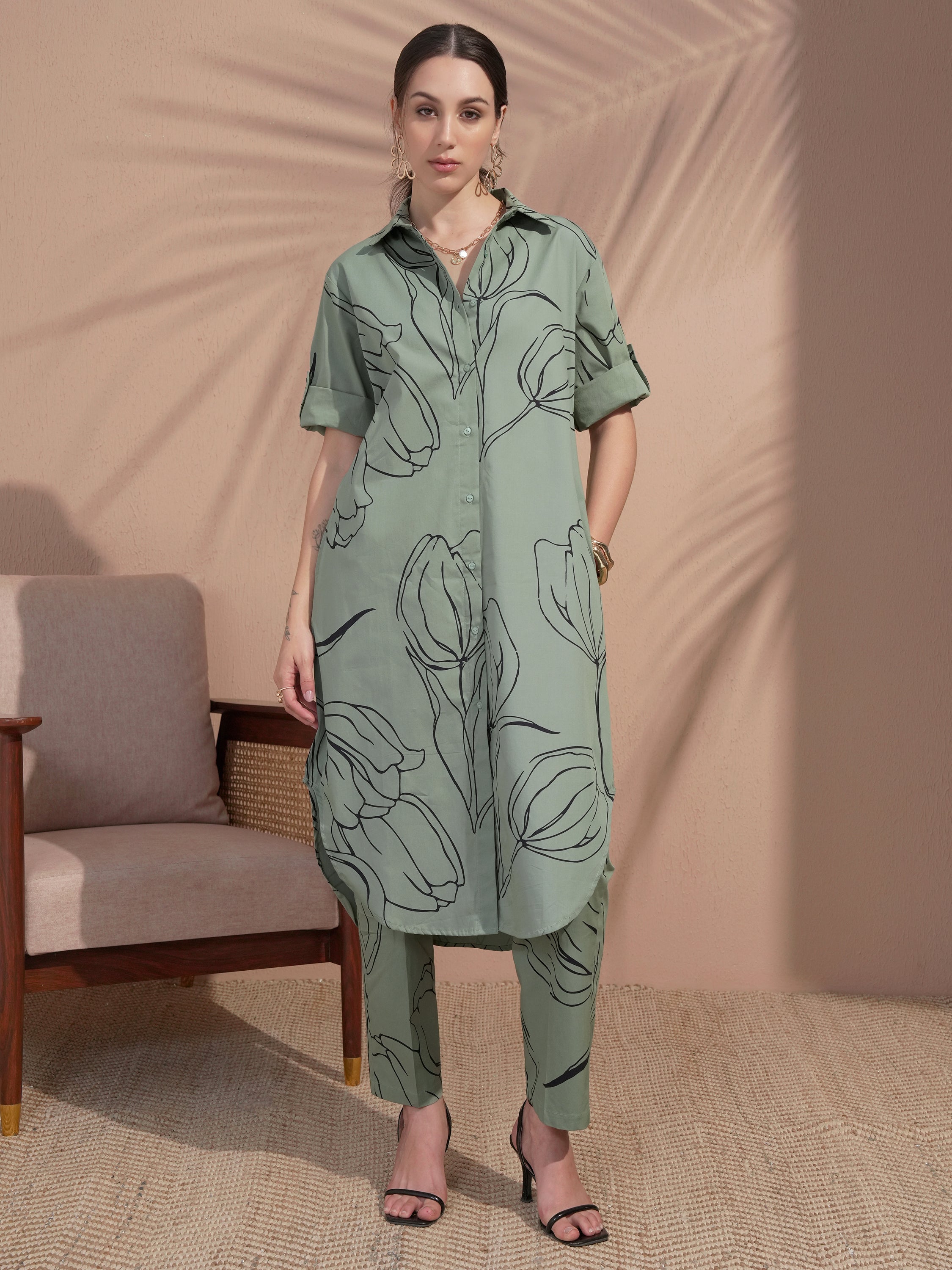 Vara By Vishudh Women Green Printed Kurta With Trouser - Green - Image 1
