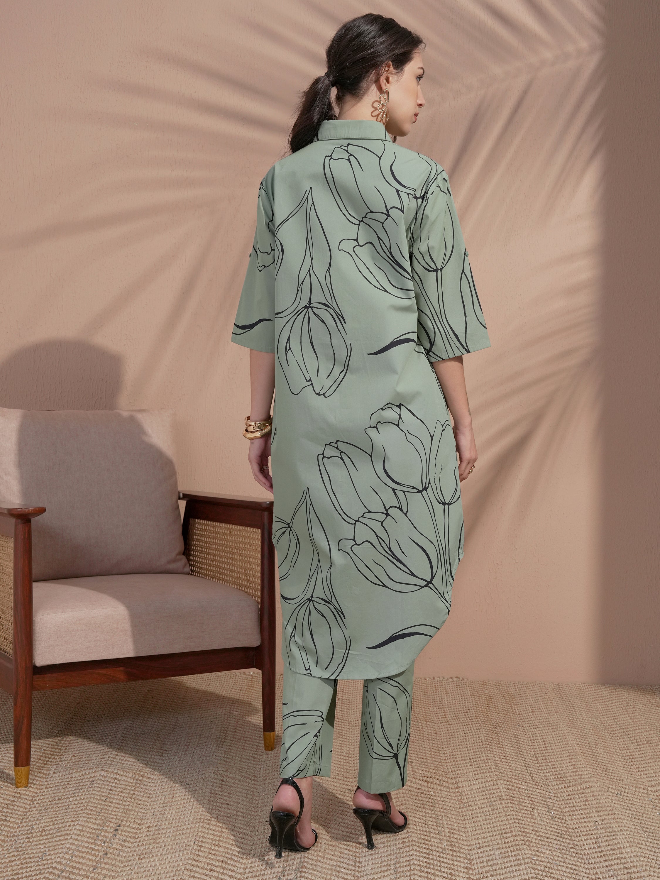 Vara By Vishudh Women Green Printed Kurta With Trouser - Green - Image 3