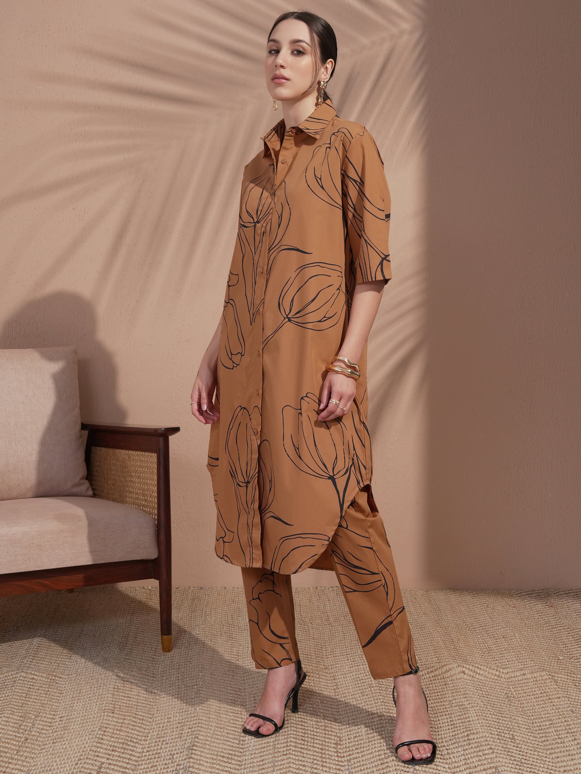 Vara By Vishudh Women Brown Printed Kurta With Trouser - Brown - Image 2