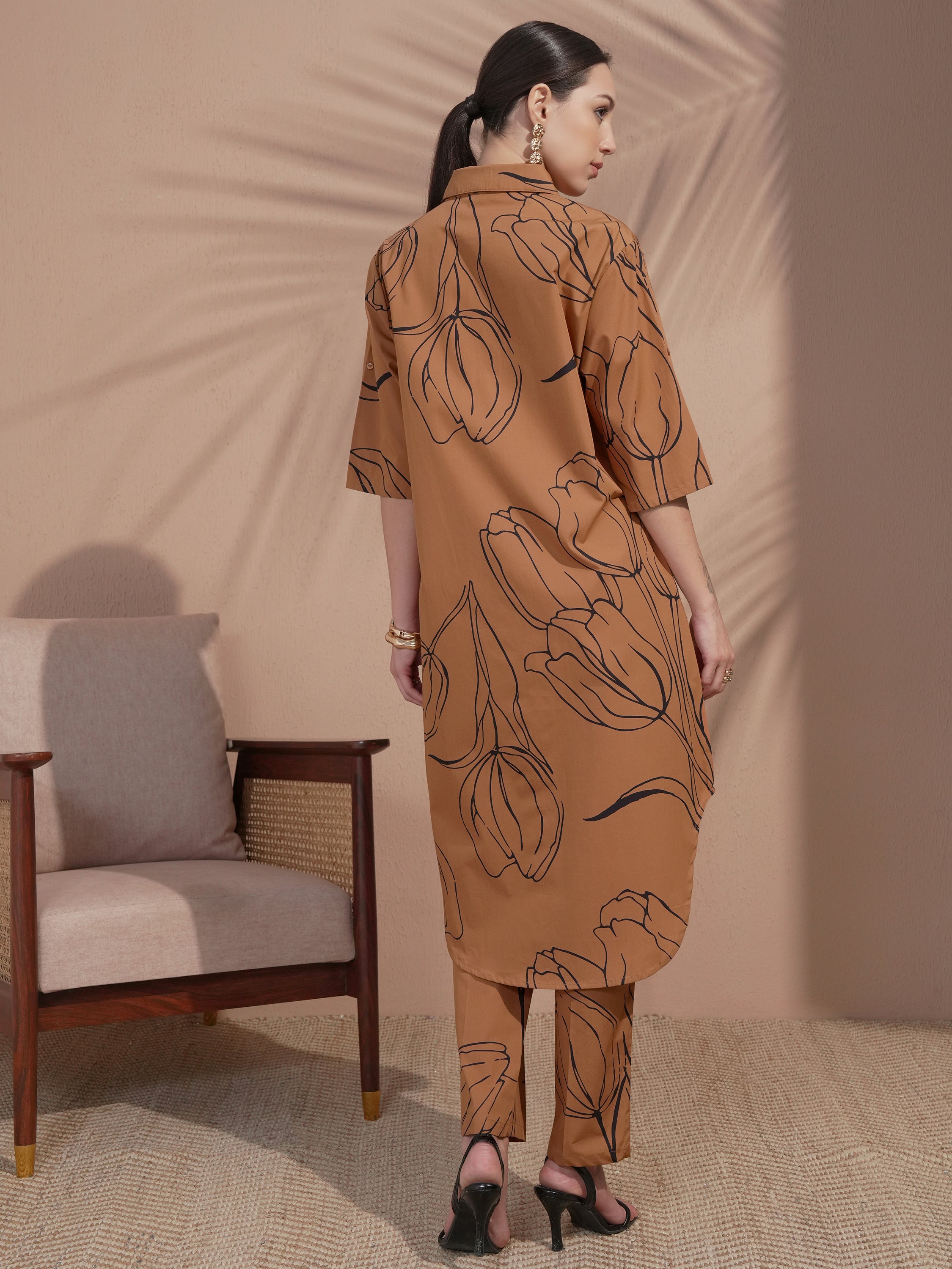 Vara By Vishudh Women Brown Printed Kurta With Trouser - Brown - Image 3