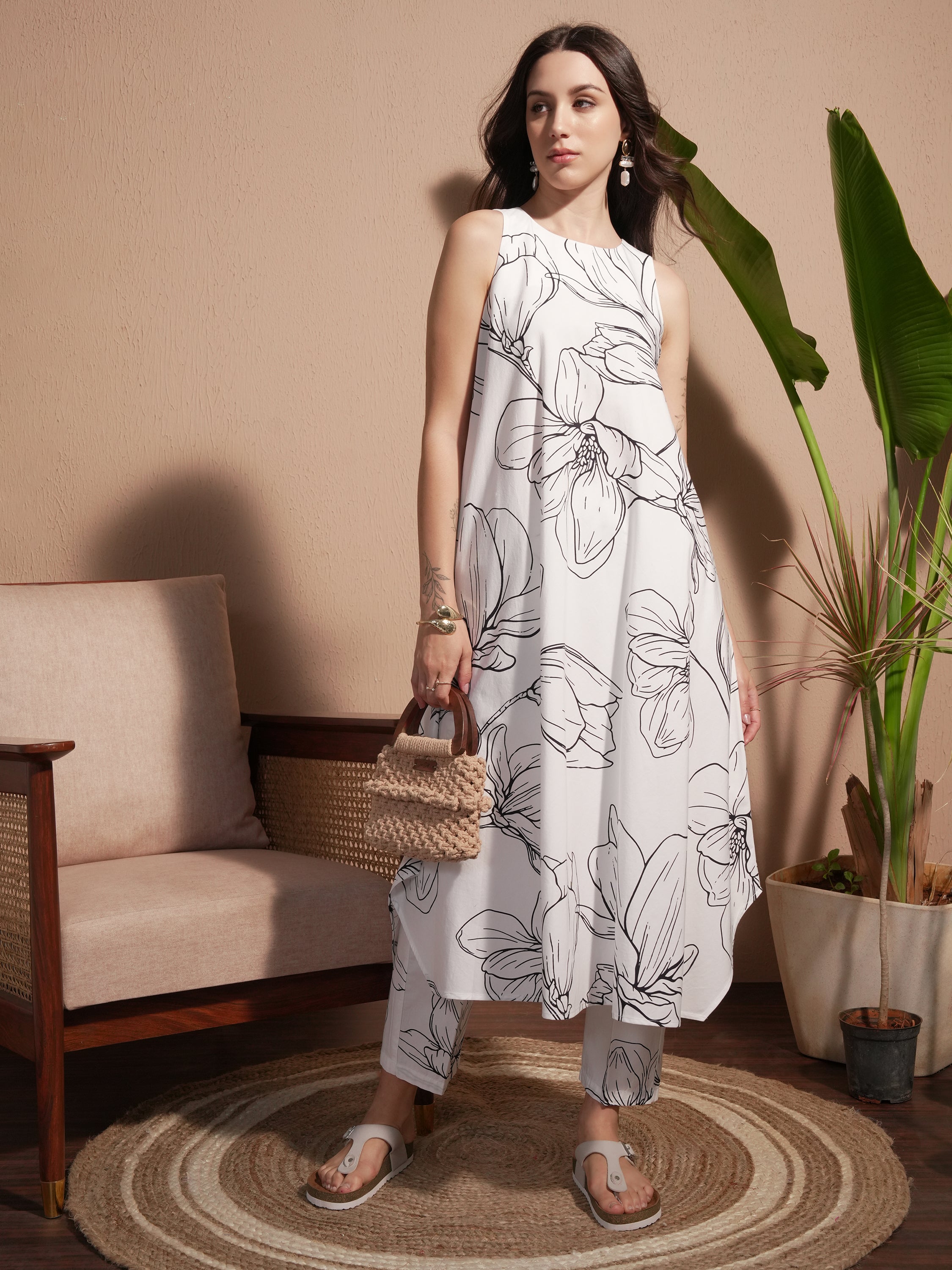Vara By Vishudh Women White Printed Kurta With Trouser - White - Image 1