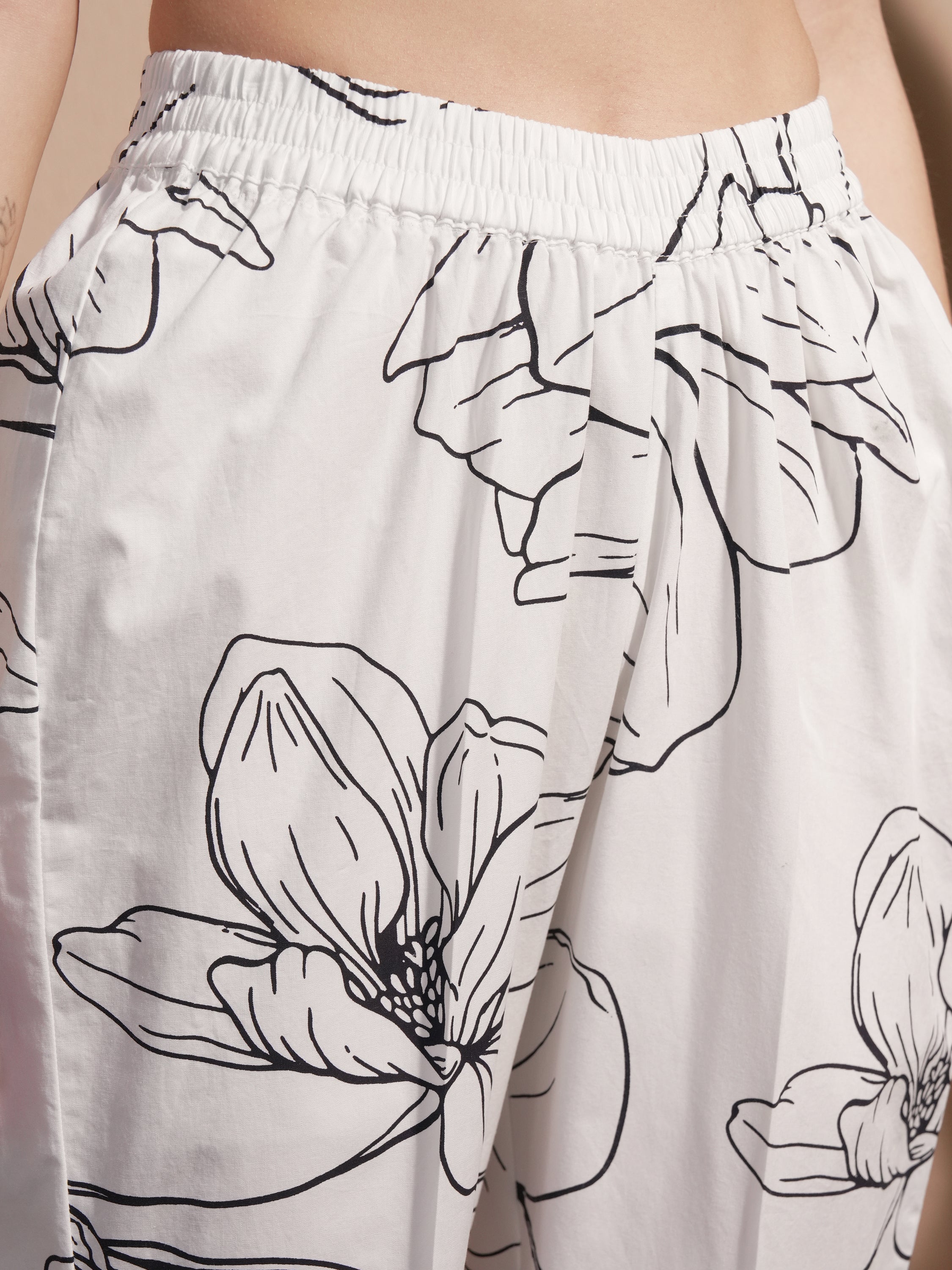 Vara By Vishudh Women White Printed Kurta With Trouser - White - Image 6