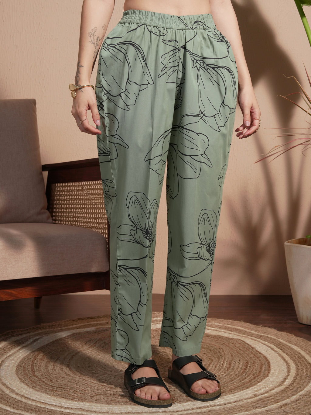 Vara By Vishudh Women Green Printed Kurta With Trouser - Green - Image 6