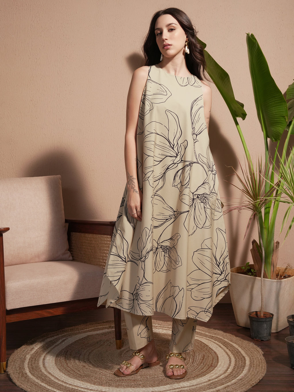 Vara By Vishudh Women Tan Printed Kurta With Trouser - Tan - Image 1