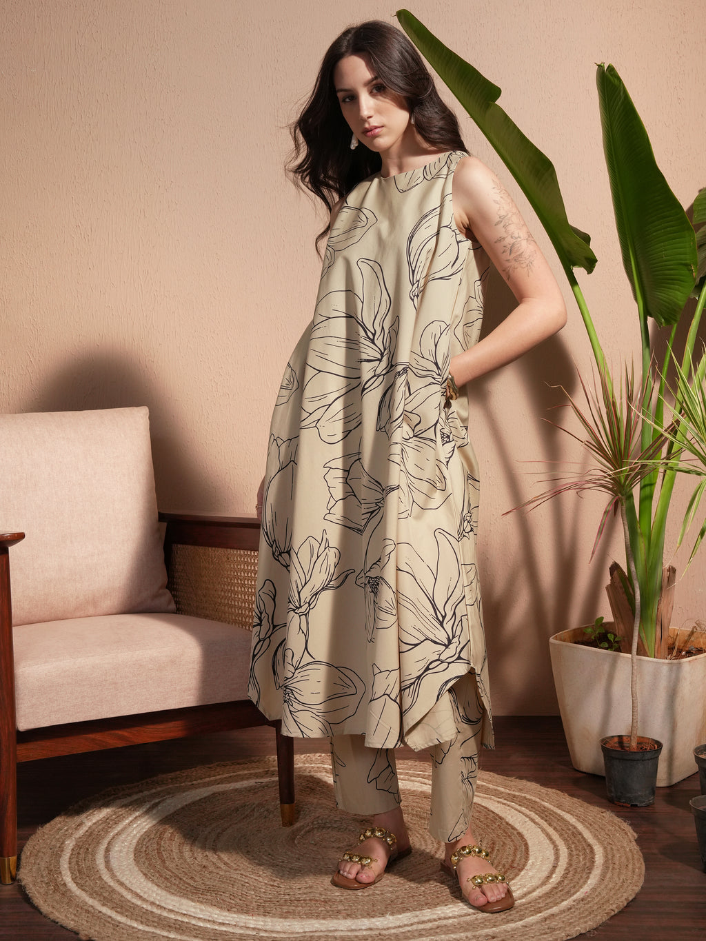 Vara By Vishudh Women Tan Printed Kurta With Trouser - Tan - Image 2