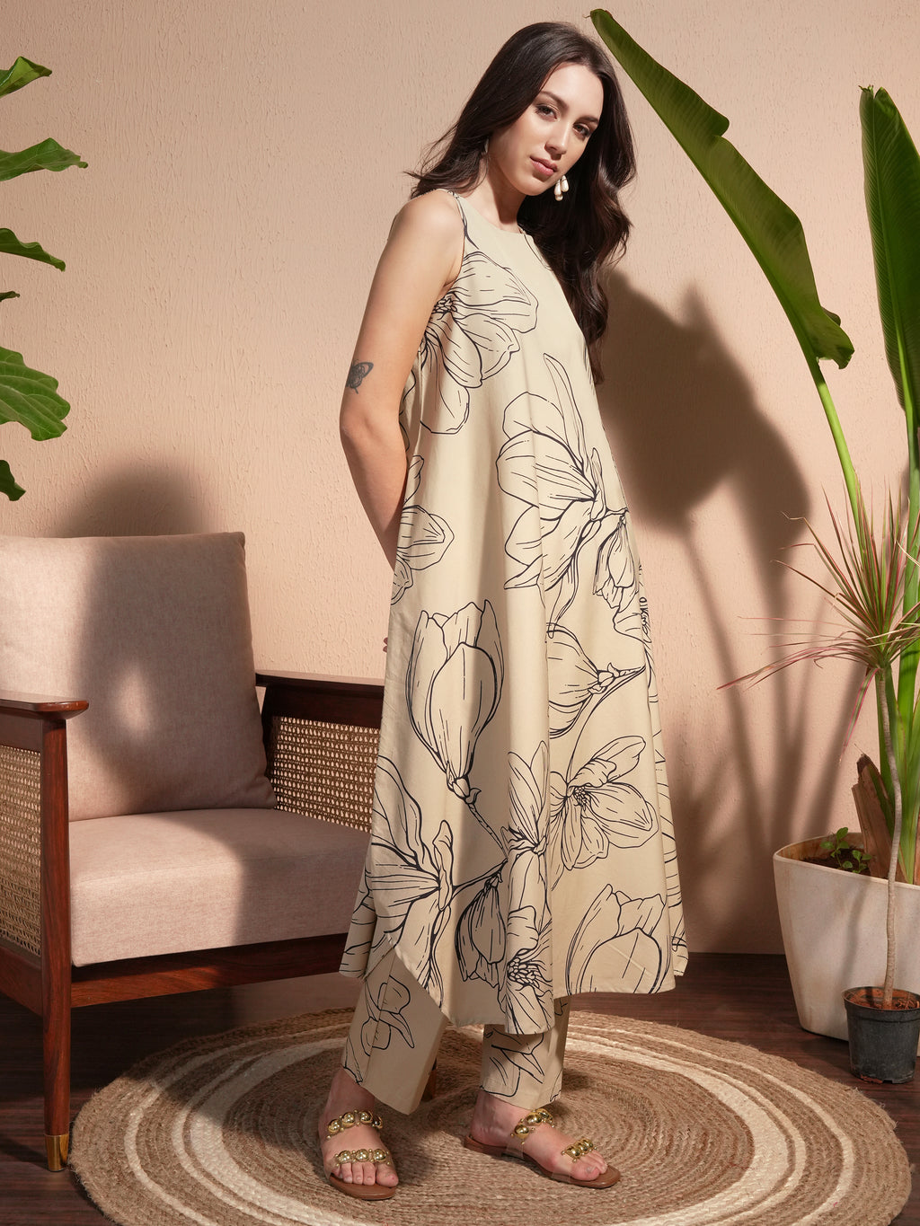 Vara By Vishudh Women Tan Printed Kurta With Trouser - Tan - Image 4