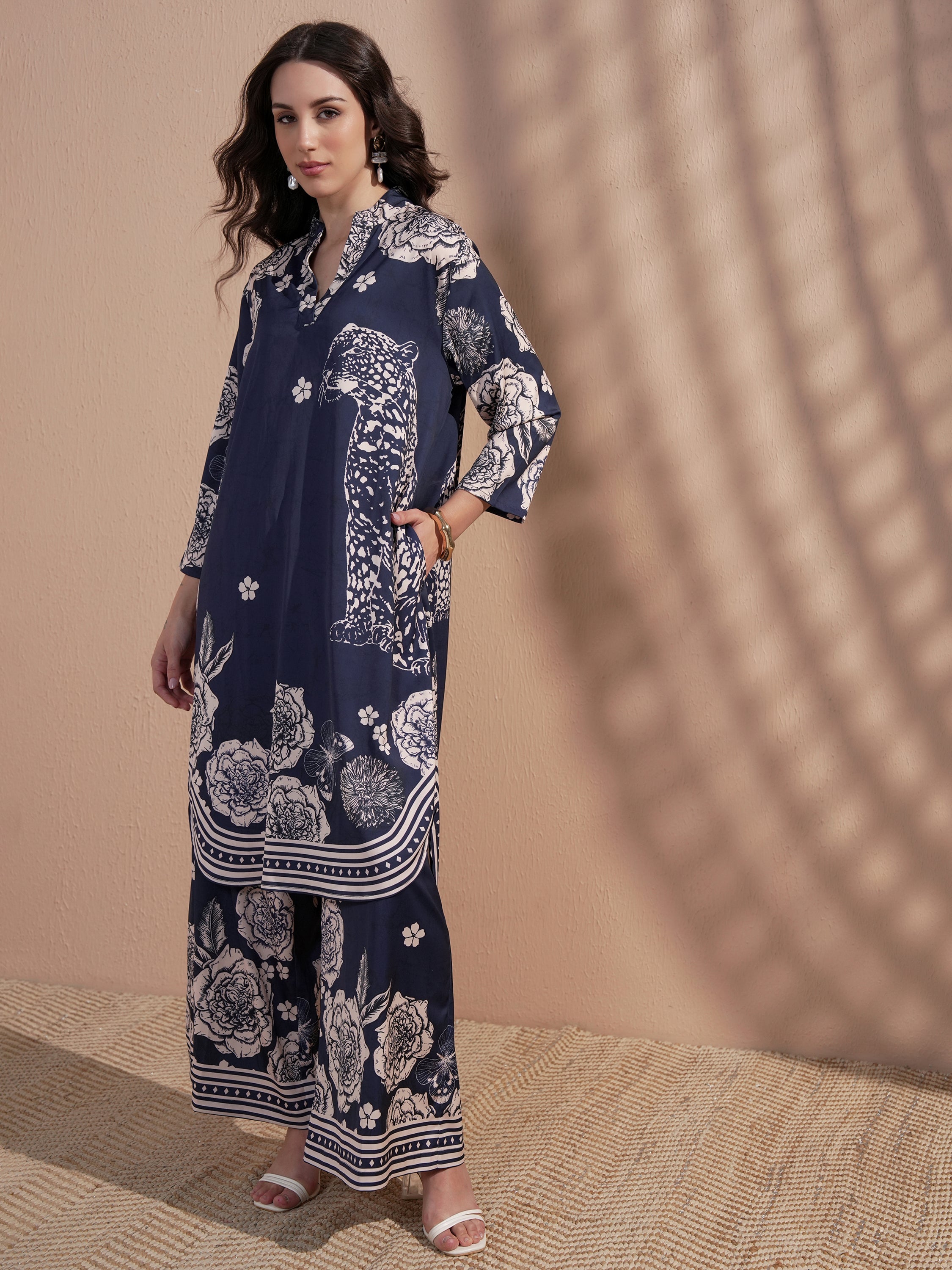 Vara By Vishudh Women Navy Blue Printed Kurta With Trouser - Navy Blue - Image 2