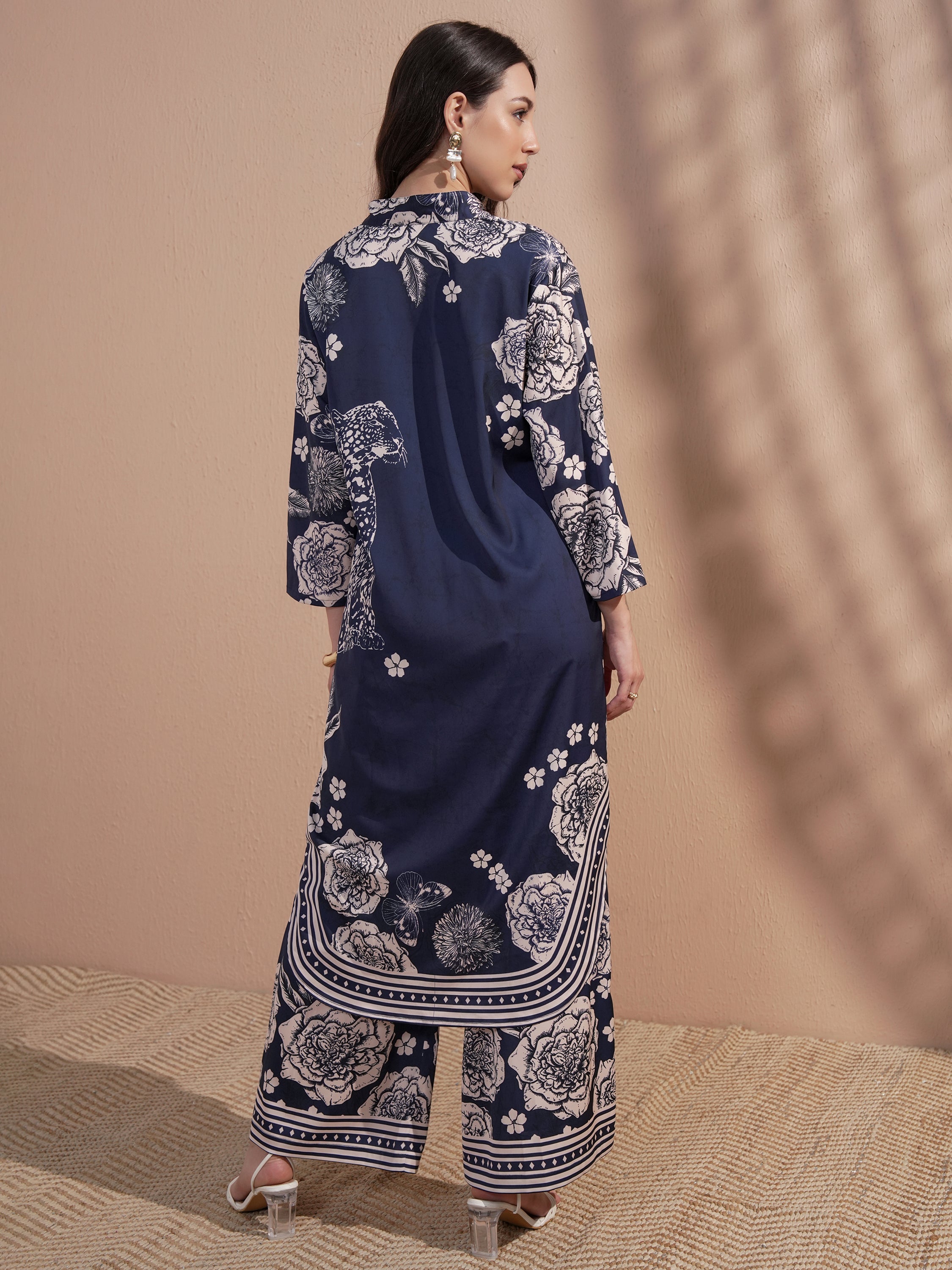 Vara By Vishudh Women Navy Blue Printed Kurta With Trouser - Navy Blue - Image 3