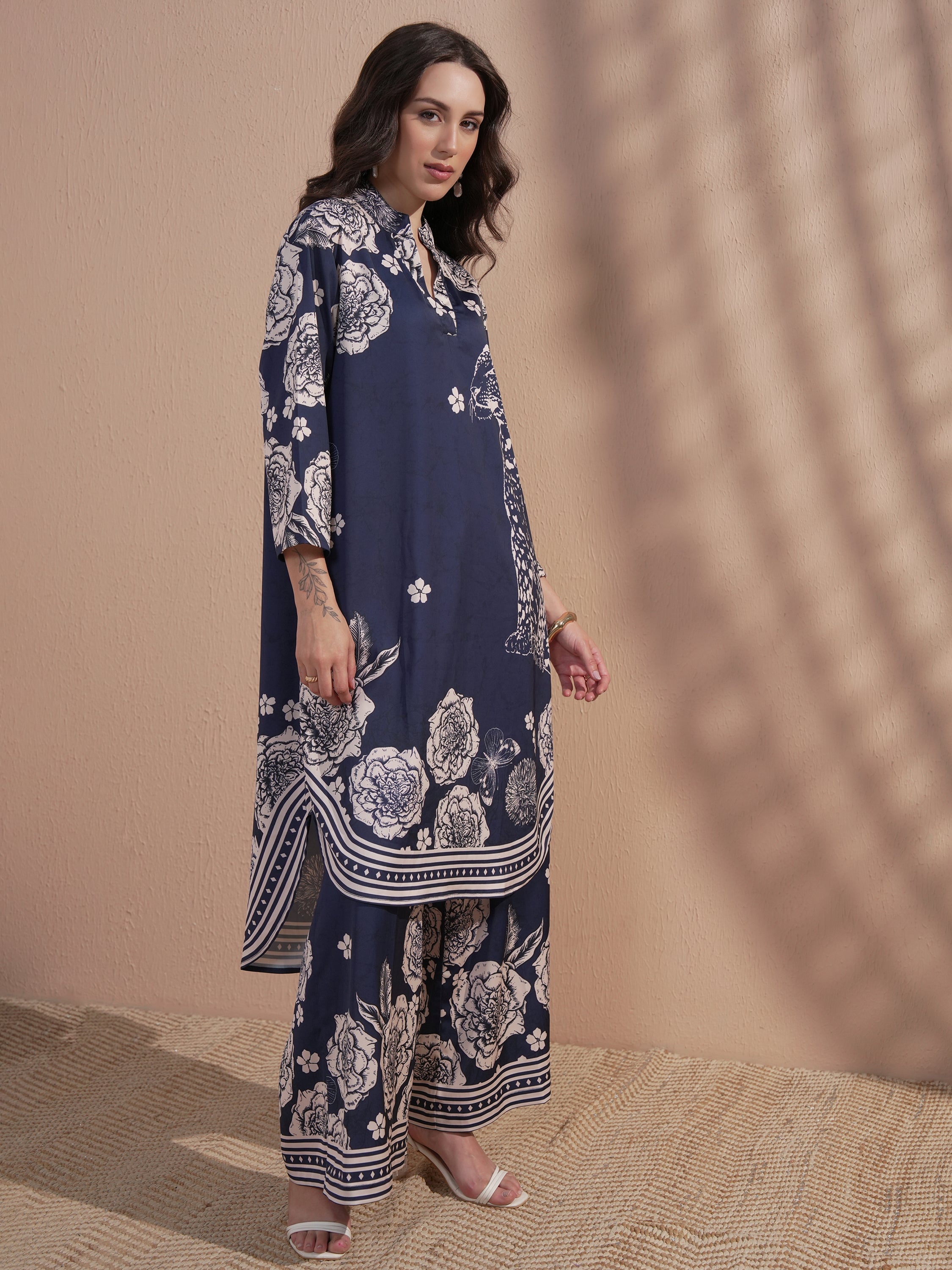 Vara By Vishudh Women Navy Blue Printed Kurta With Trouser - Navy Blue - Image 4