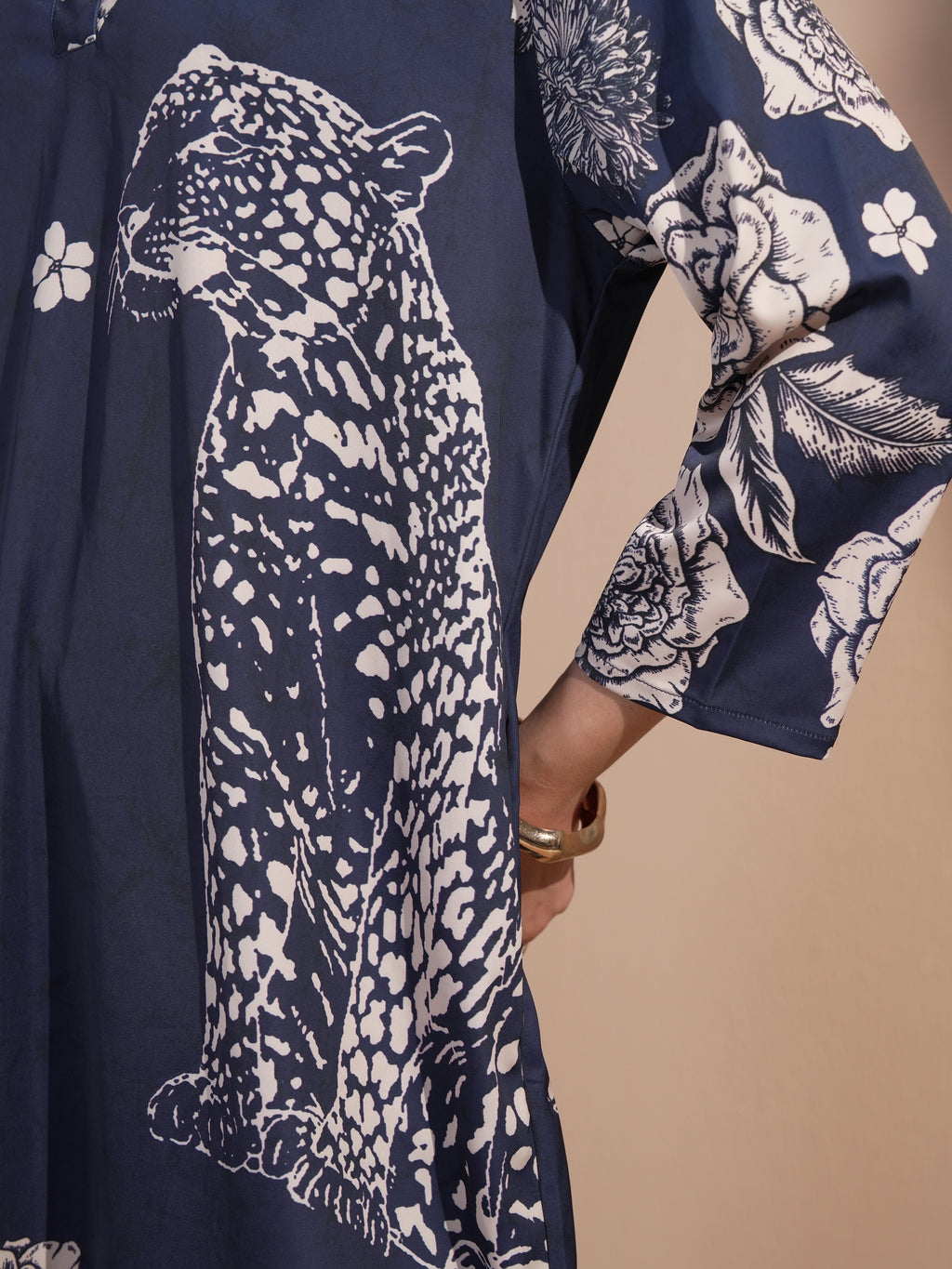 Vara By Vishudh Women Navy Blue Printed Kurta With Trouser - Navy Blue - Image 8