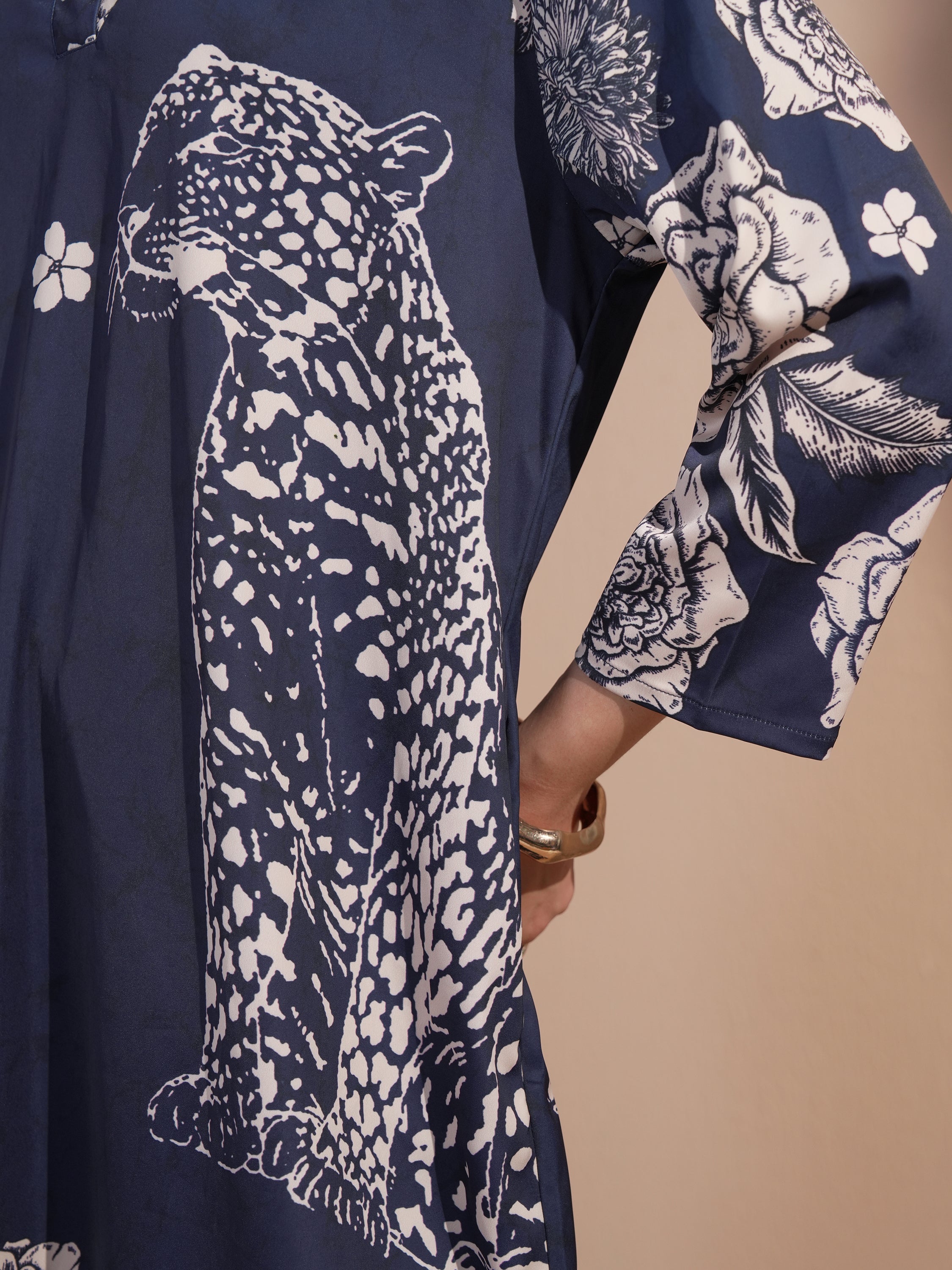 Vara By Vishudh Women Navy Blue Printed Kurta With Trouser - Navy Blue - Image 8