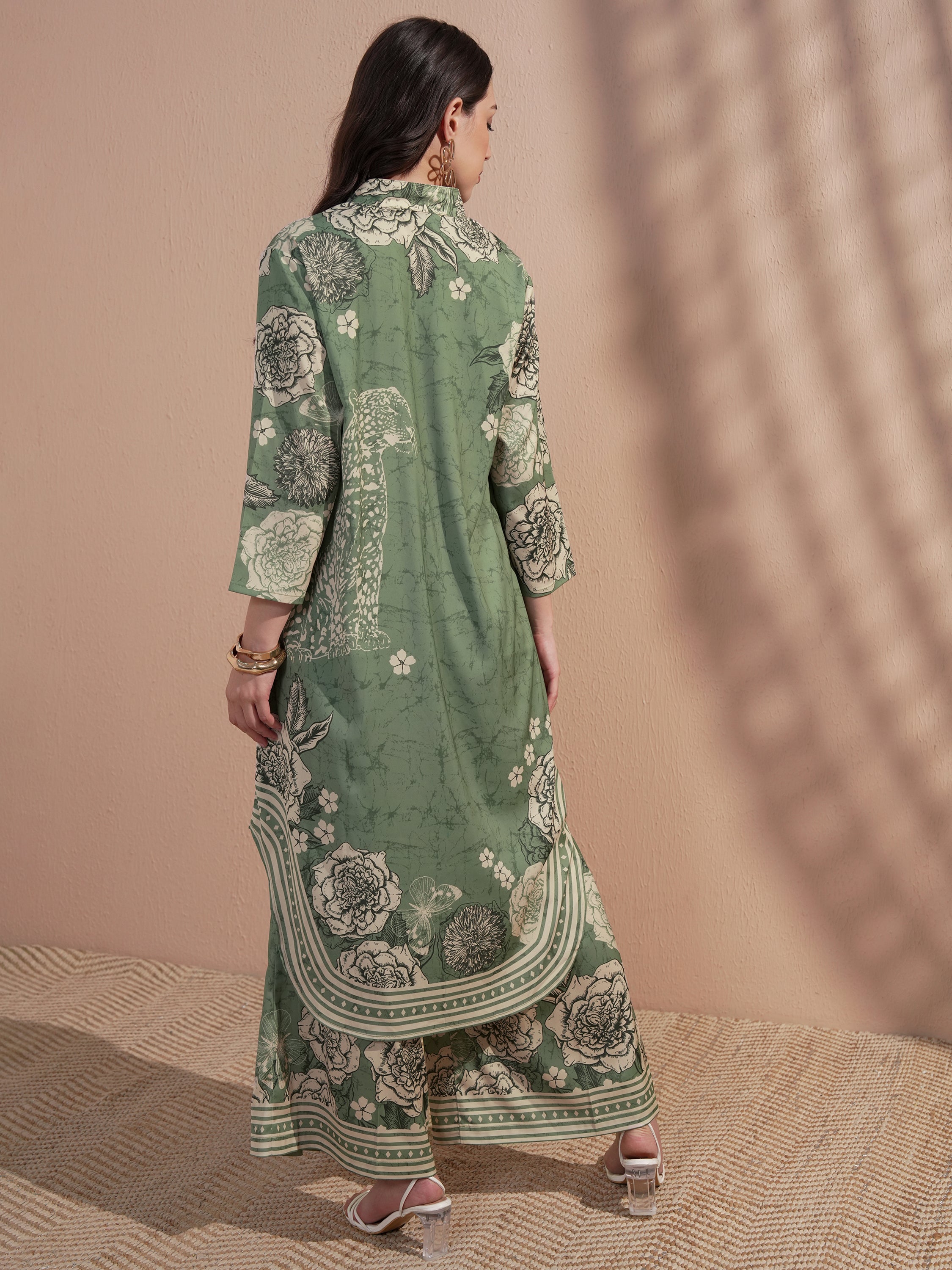 Vara By Vishudh Women Green Printed Kurta With Trouser - Green - Image 3