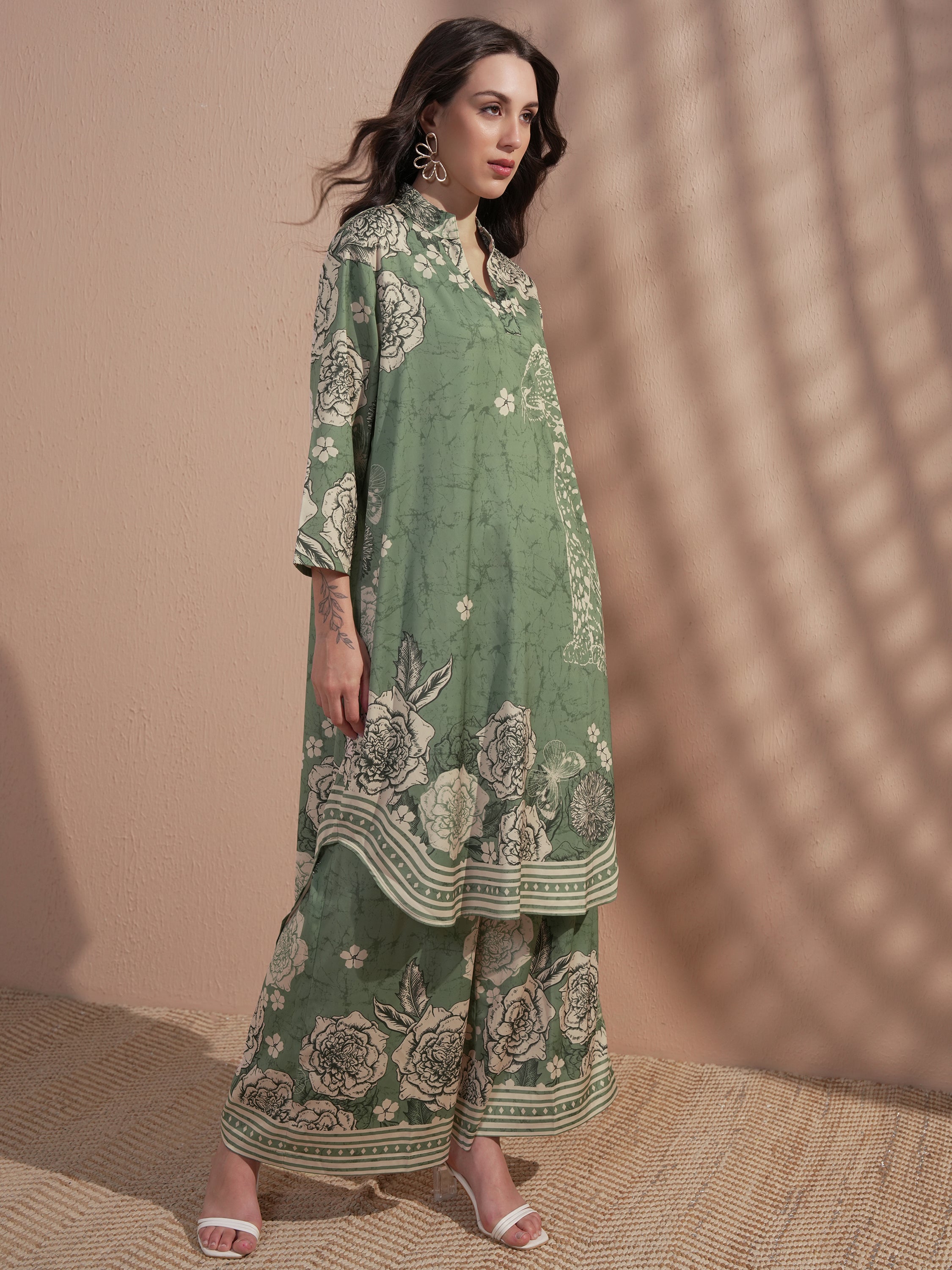 Vara By Vishudh Women Green Printed Kurta With Trouser - Green - Image 4