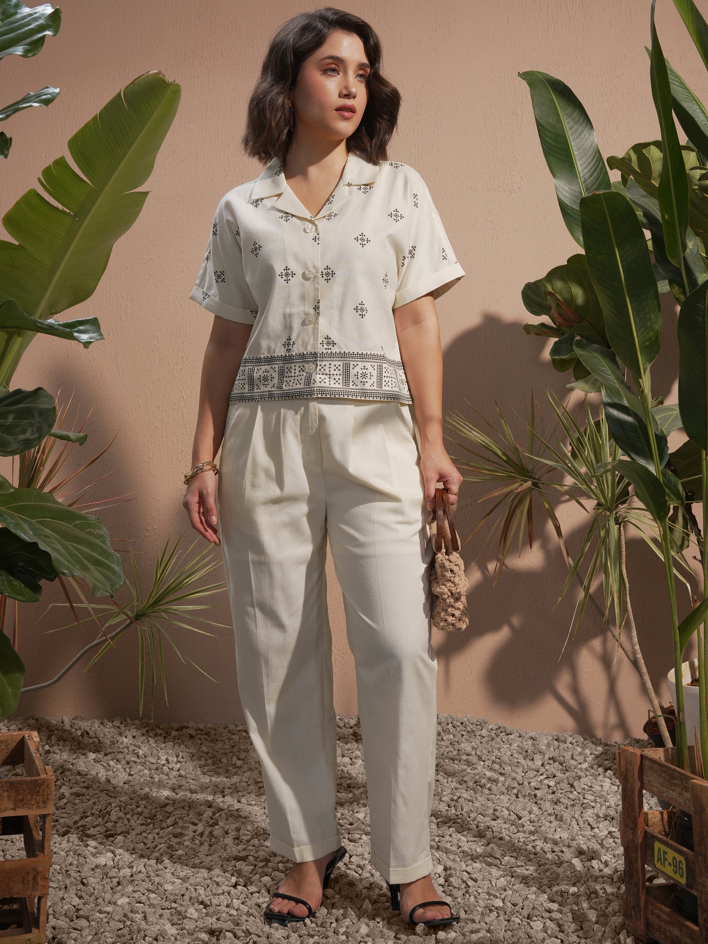 Vara By Vishudh Women Off White Solid Straight Fit Casual Trouser - Off White - Image 2