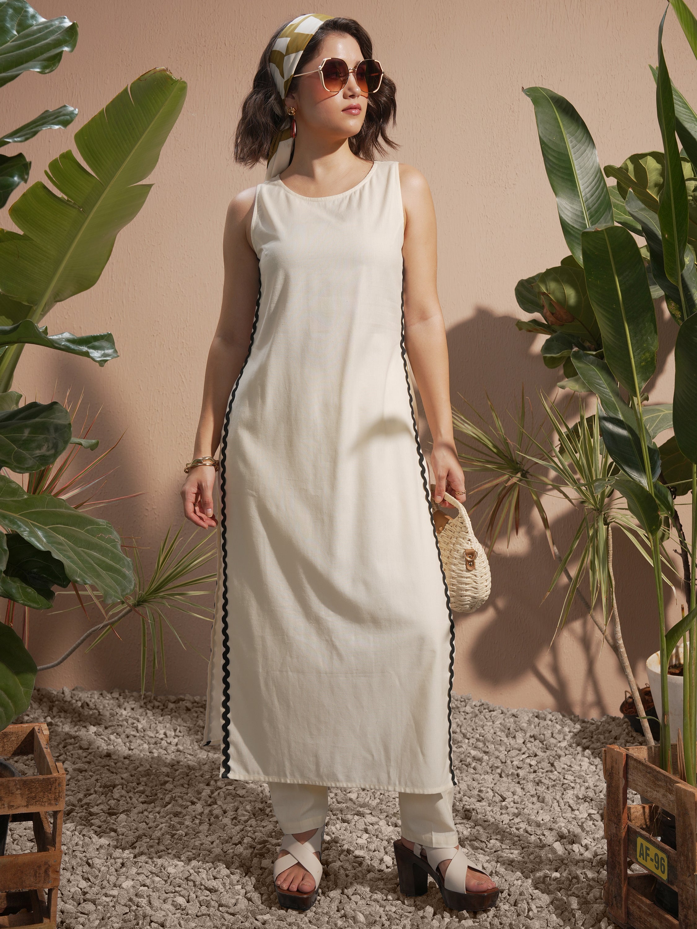 Vara By Vishudh Women Off White Solid Kurta With Trouser - Off White - Image 1