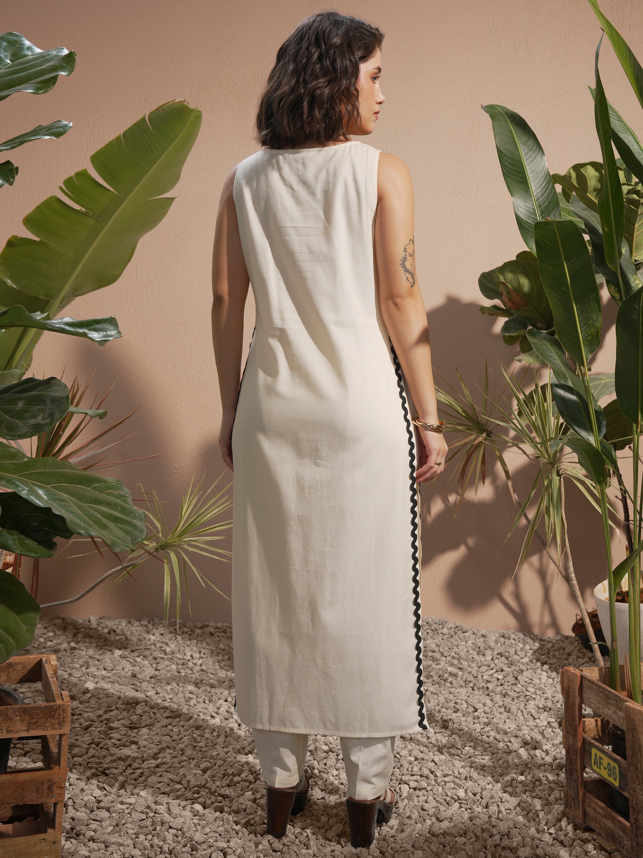 Vara By Vishudh Women Off White Solid Kurta With Trouser - Off White - Image 3