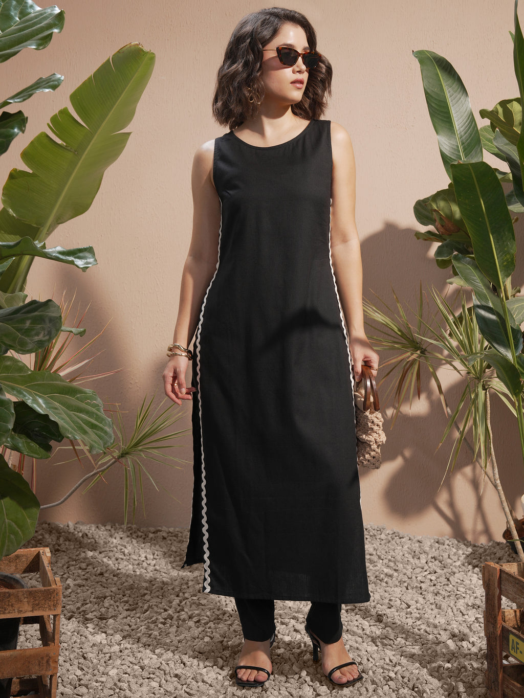 Vara By Vishudh Women Black Solid Kurta With Trouser - Black - Image 1