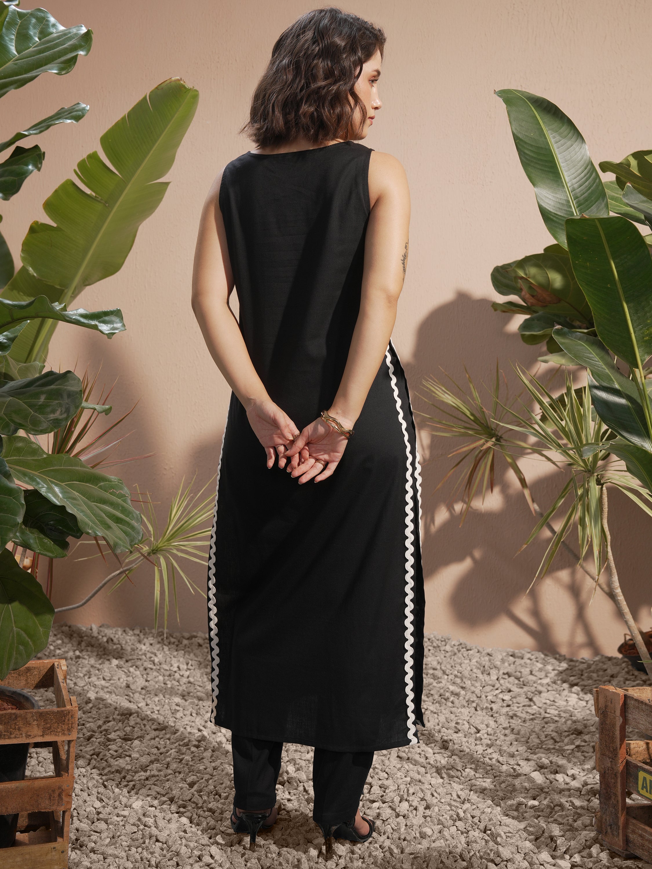 Vara By Vishudh Women Black Solid Kurta With Trouser - Black - Image 3