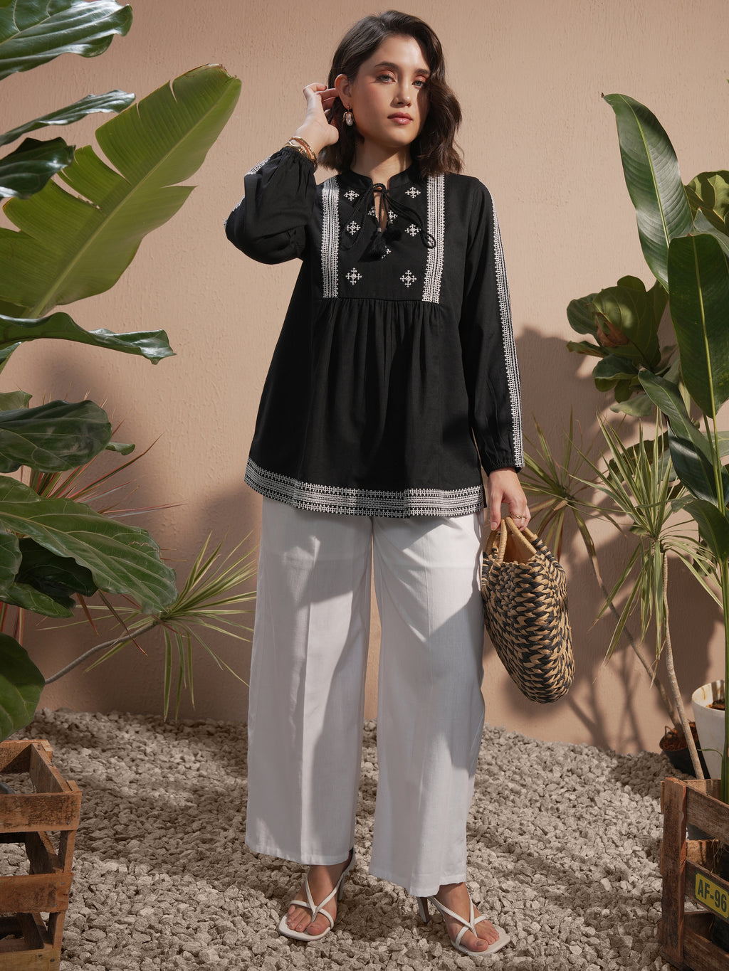 Vara By Vishudh Women White Solid Regular Fit Casual Trouser - White - Image 2