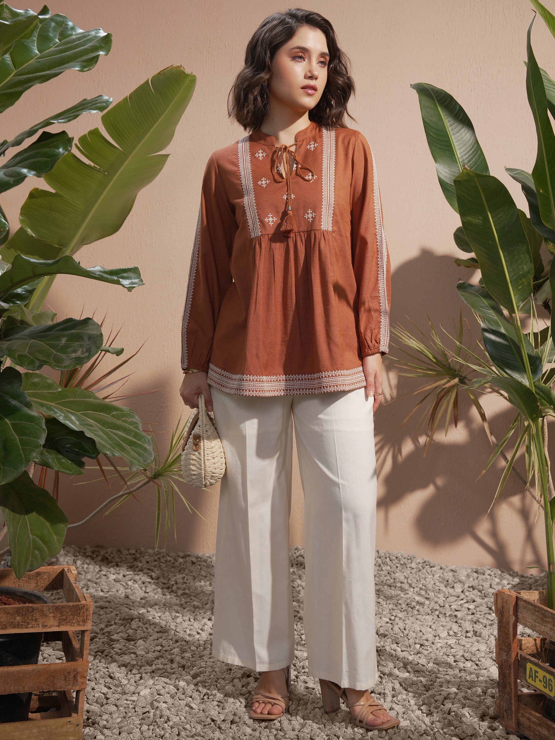 Vara By Vishudh Women Off White Solid Regular Fit Casual Trouser - Off White - Image 2