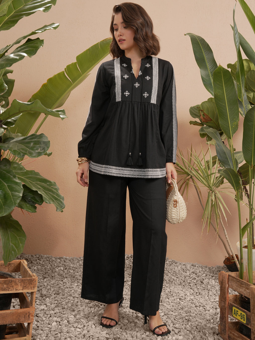 Vara By Vishudh Women Black Solid Regular Fit Casual Trouser - Black - Image 2