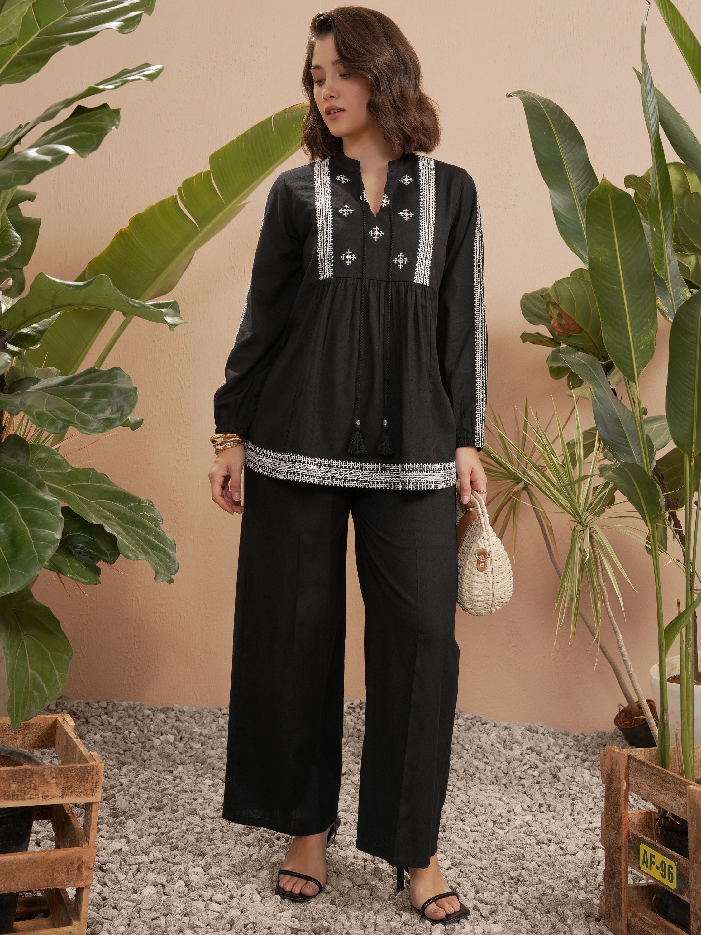 Vara By Vishudh Women Black Solid Regular Fit Casual Trouser - Black - Image 2